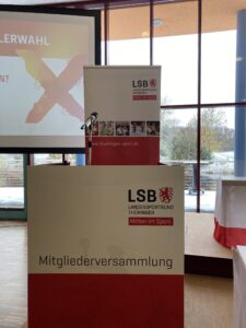 Rednerpult auf der MV des LSB am 19.11.2022