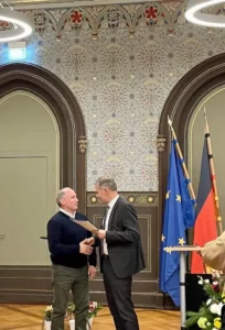 Stefan Anhalt erhält Thüringer Ehrenamtscard vom Weimarer Oberbürgermeister Peter Kleine