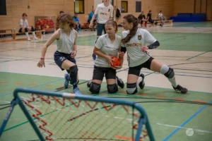 Weiß verteidigt am Kreis (Foto: Lara Diederich)