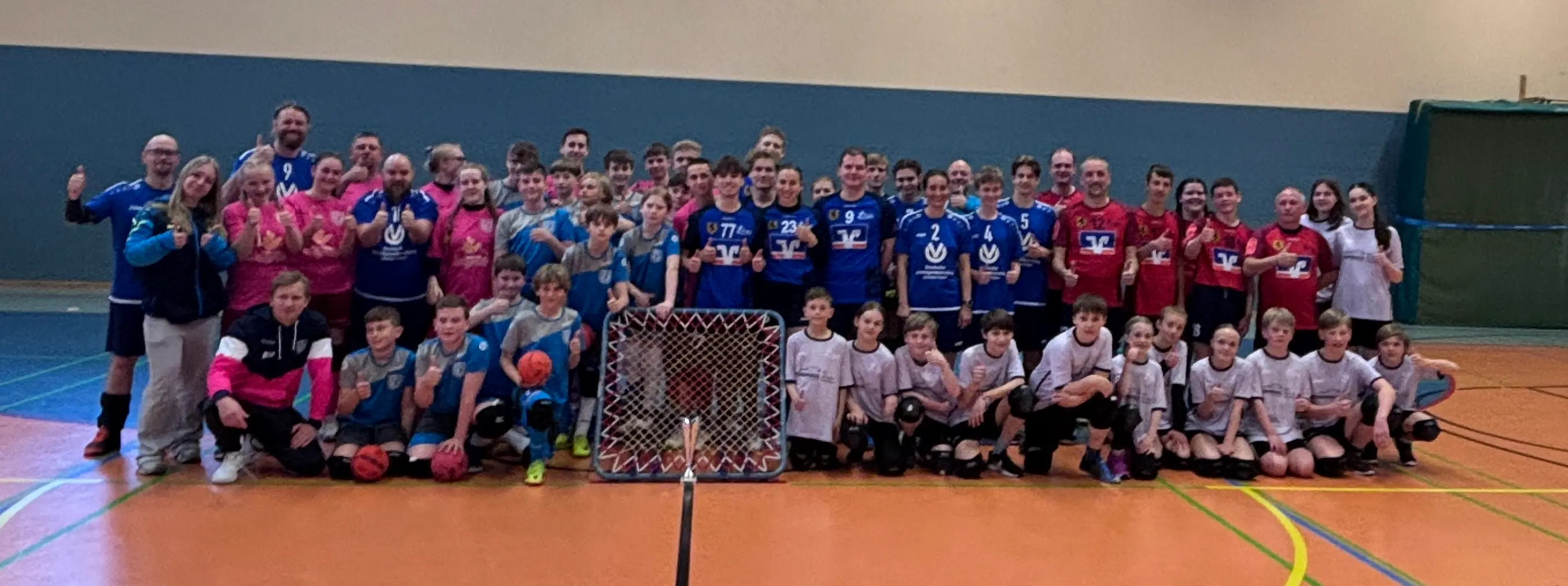 Gruppenfoto aller Teams zum letzten Spieltag